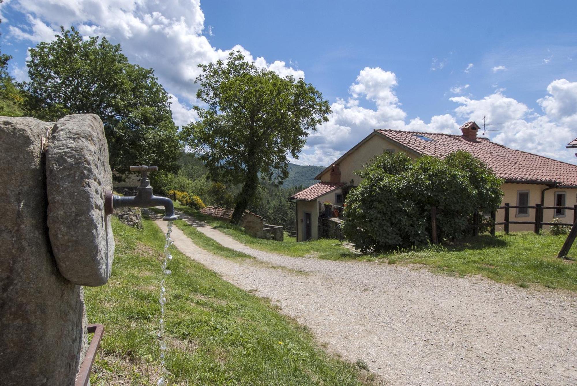 Borgo Tramonte Hotel Пратовекио Екстериор снимка