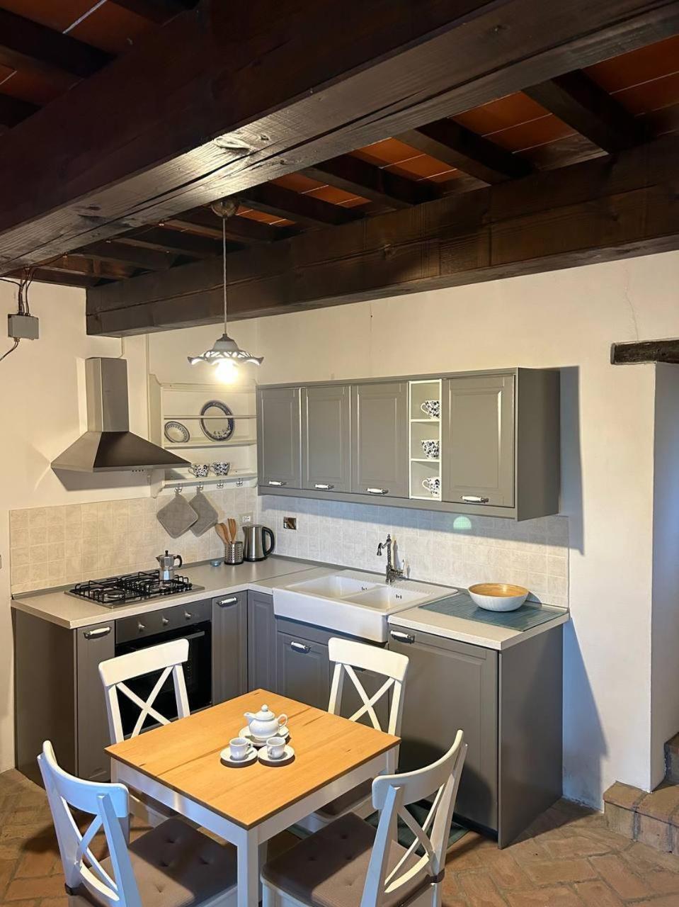 Borgo Tramonte Hotel Пратовекио Стая снимка