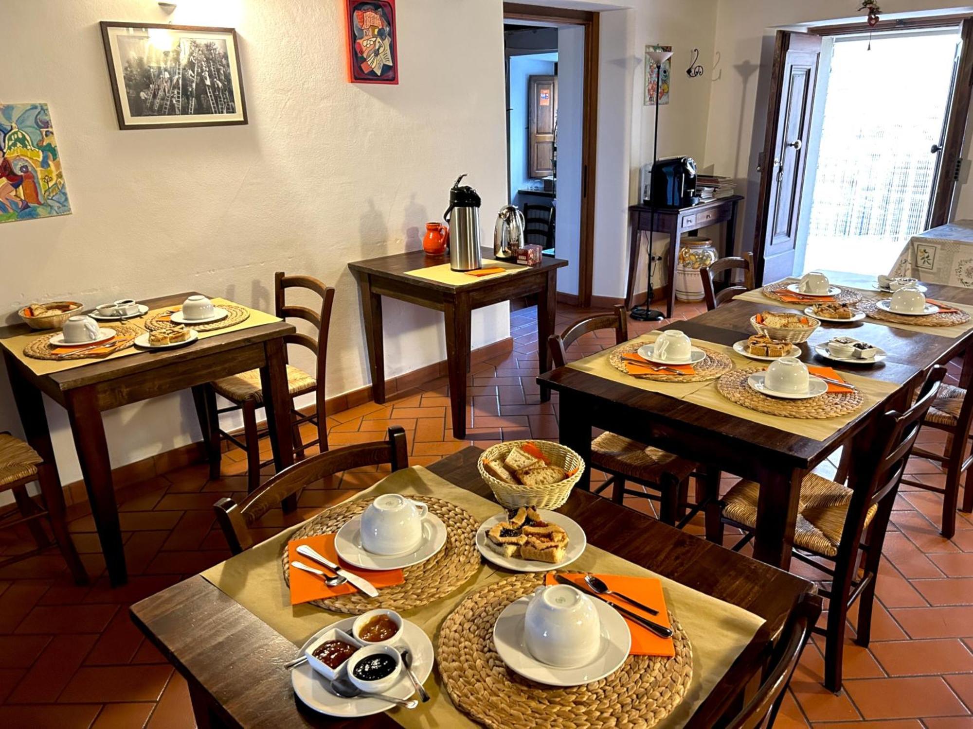 Borgo Tramonte Hotel Пратовекио Екстериор снимка