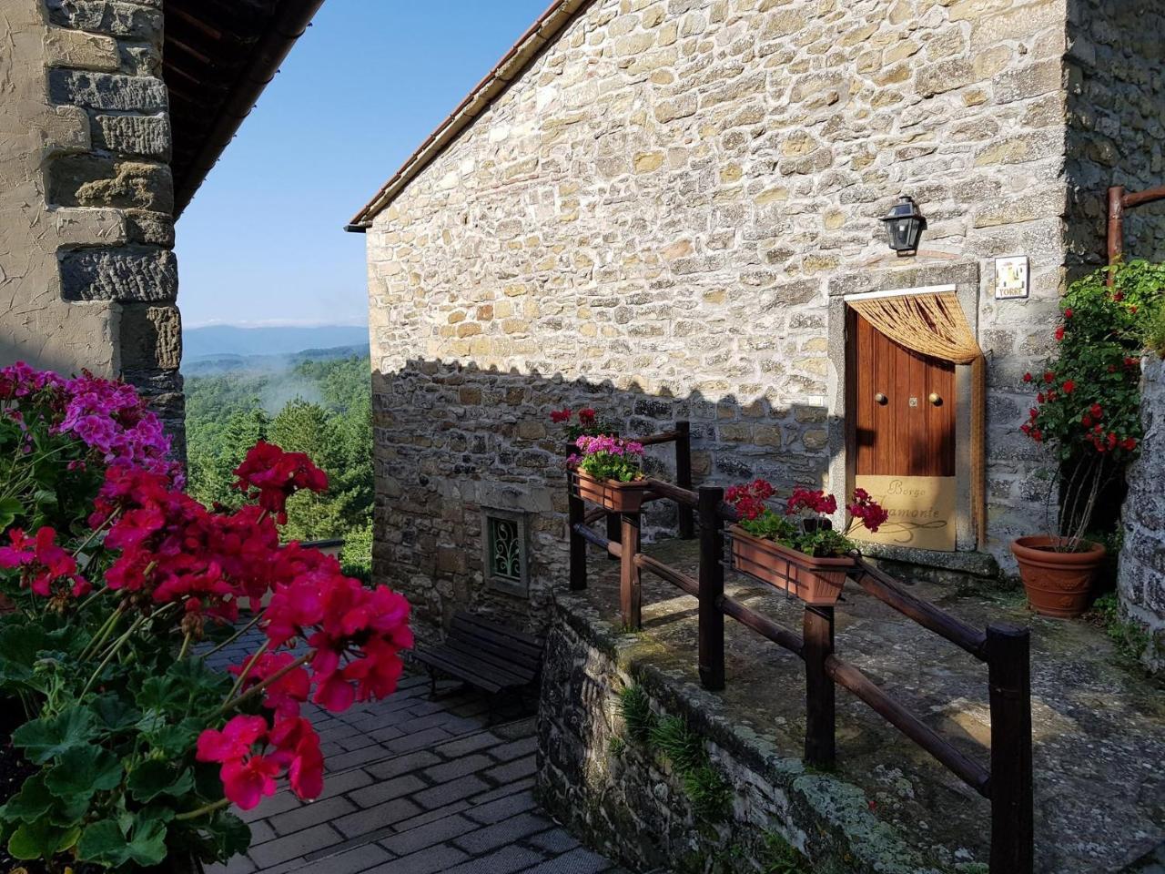 Borgo Tramonte Hotel Пратовекио Екстериор снимка