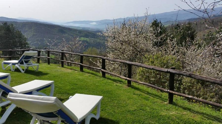Borgo Tramonte Hotel Пратовекио Екстериор снимка