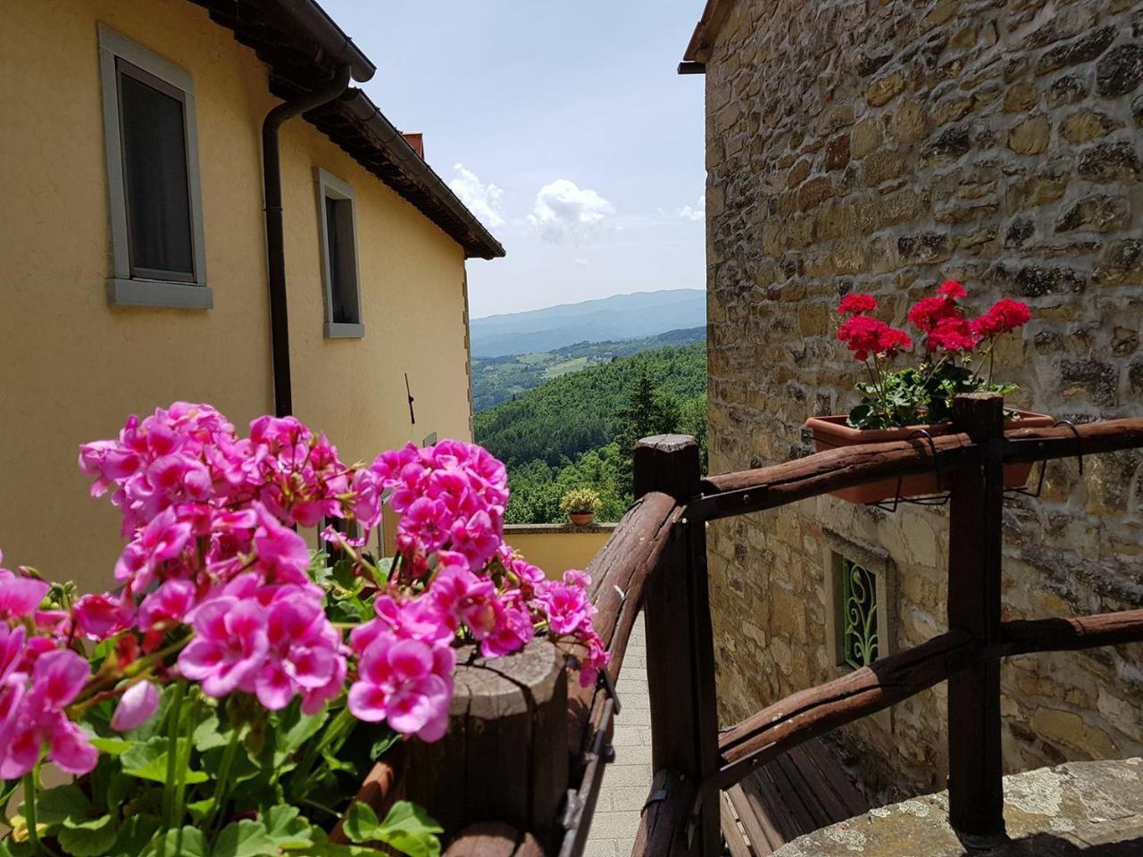 Borgo Tramonte Hotel Пратовекио Екстериор снимка